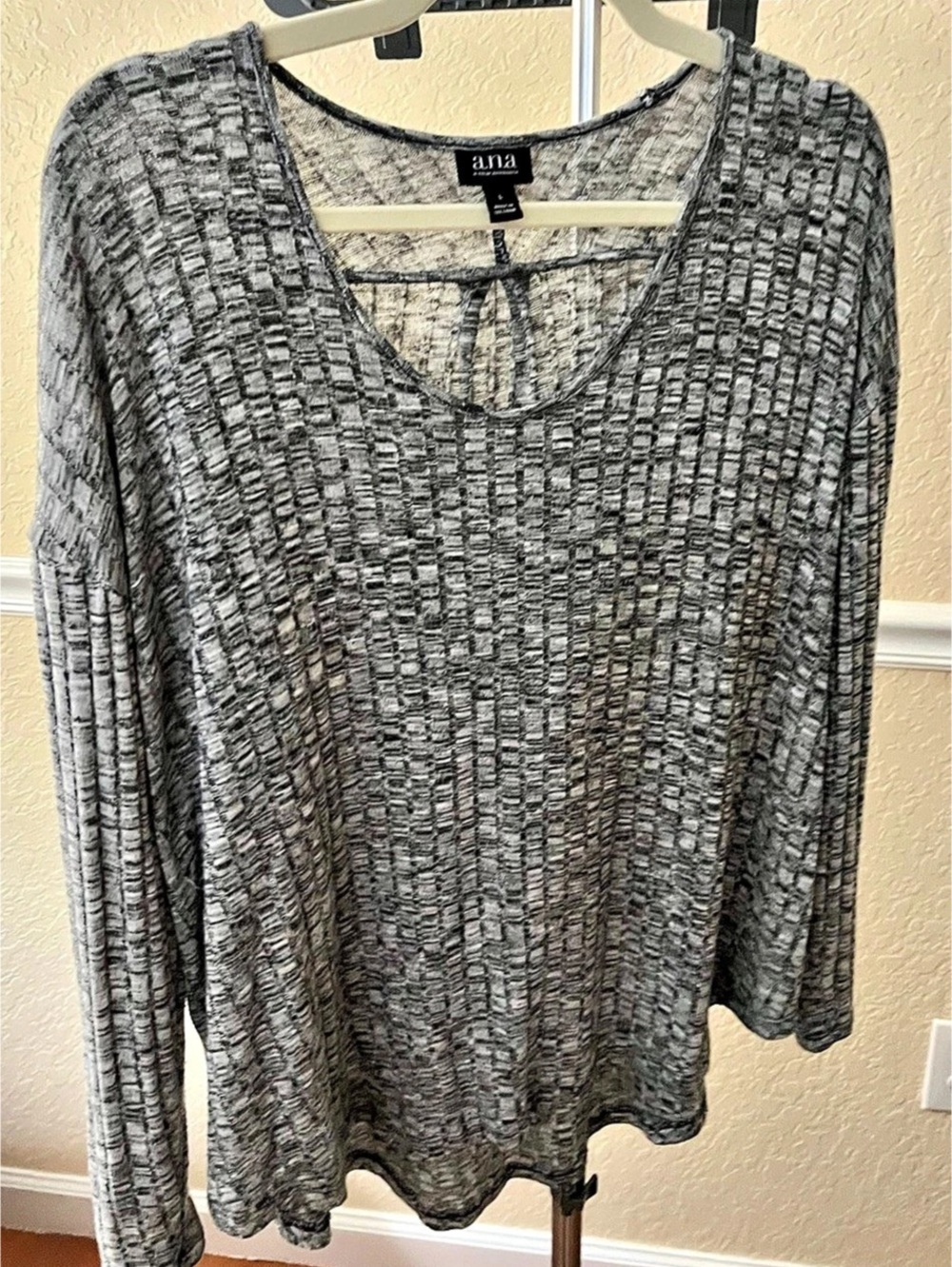 a.n.a New Approach Women's Geometric Sweater Gray Size Large